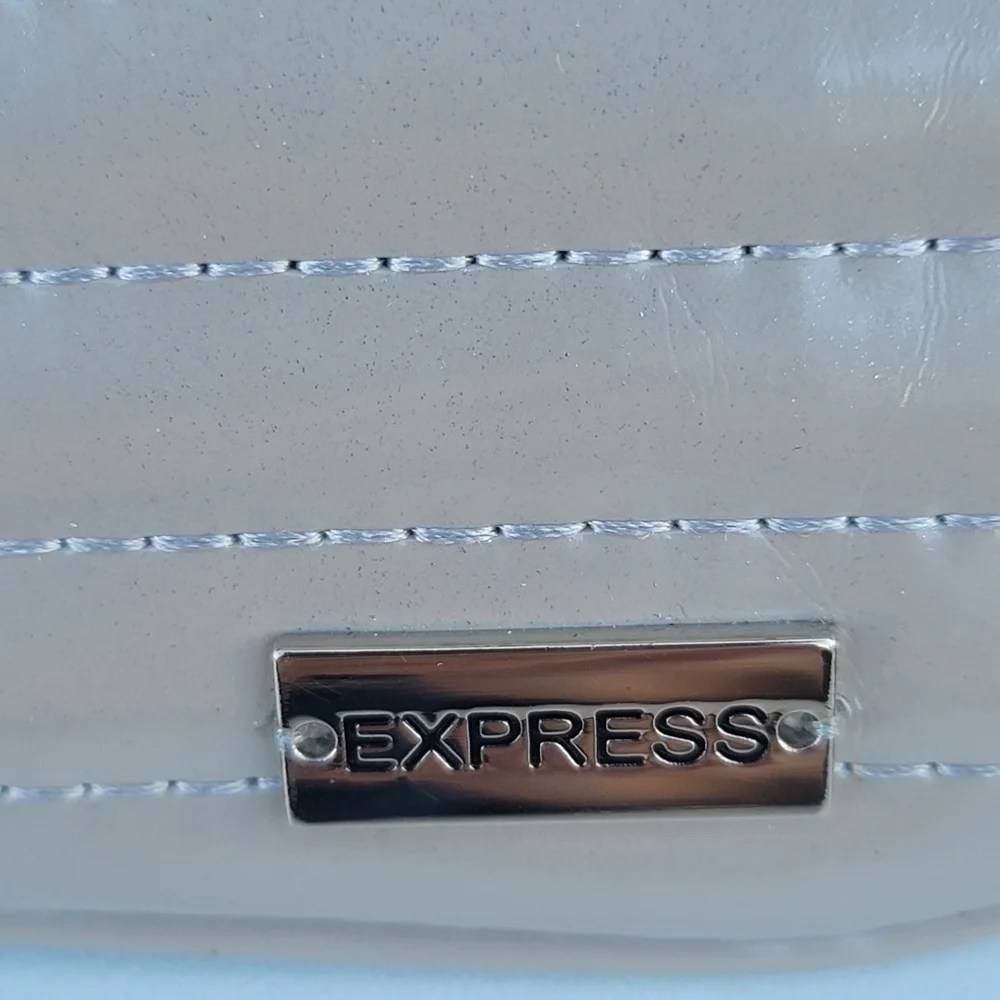 EXPRESS WRISTLET NEW